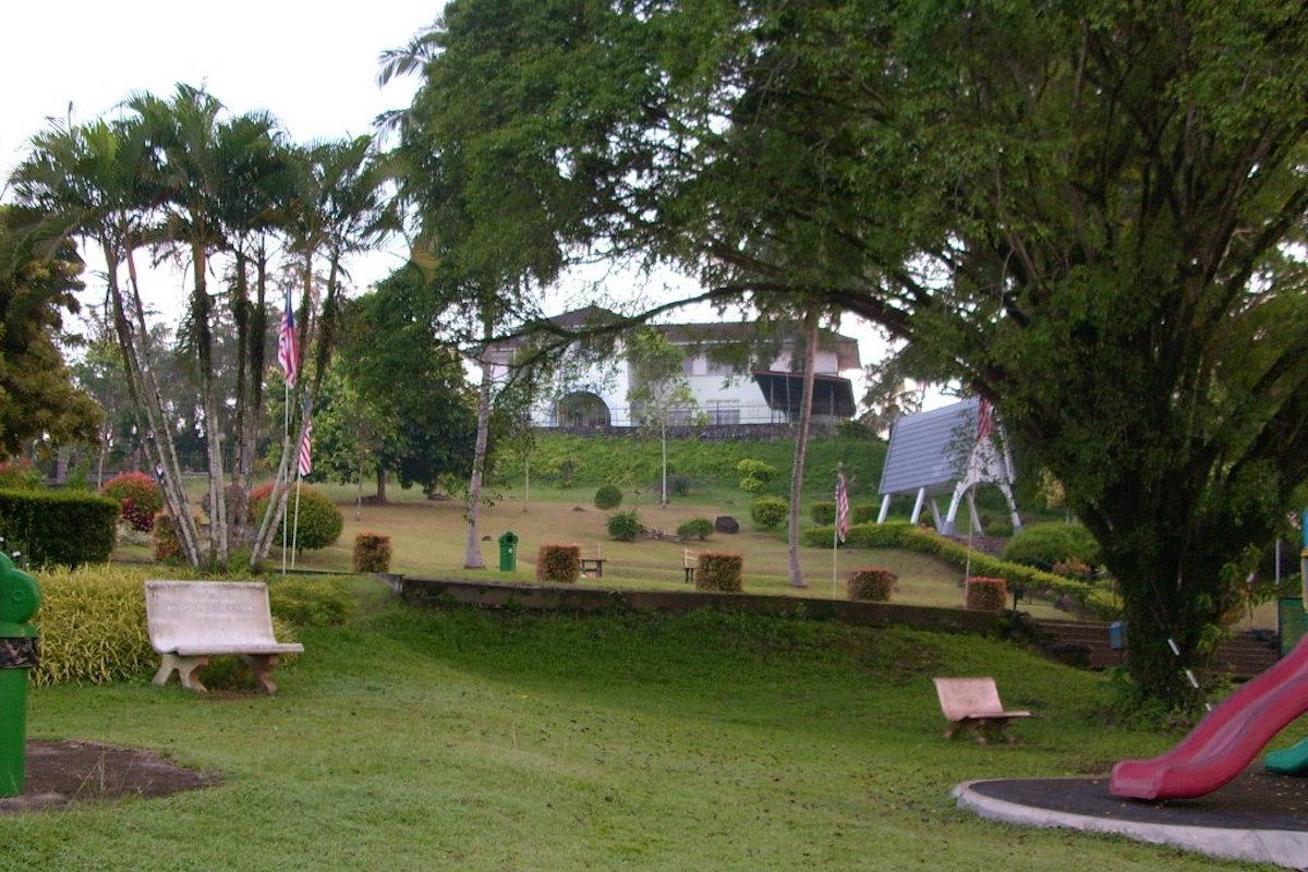 batu hampar flower garden