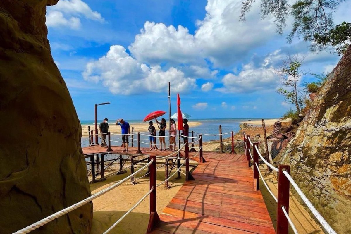 Badarag Sikuati Beach (Pantai Badarag Sikuati)