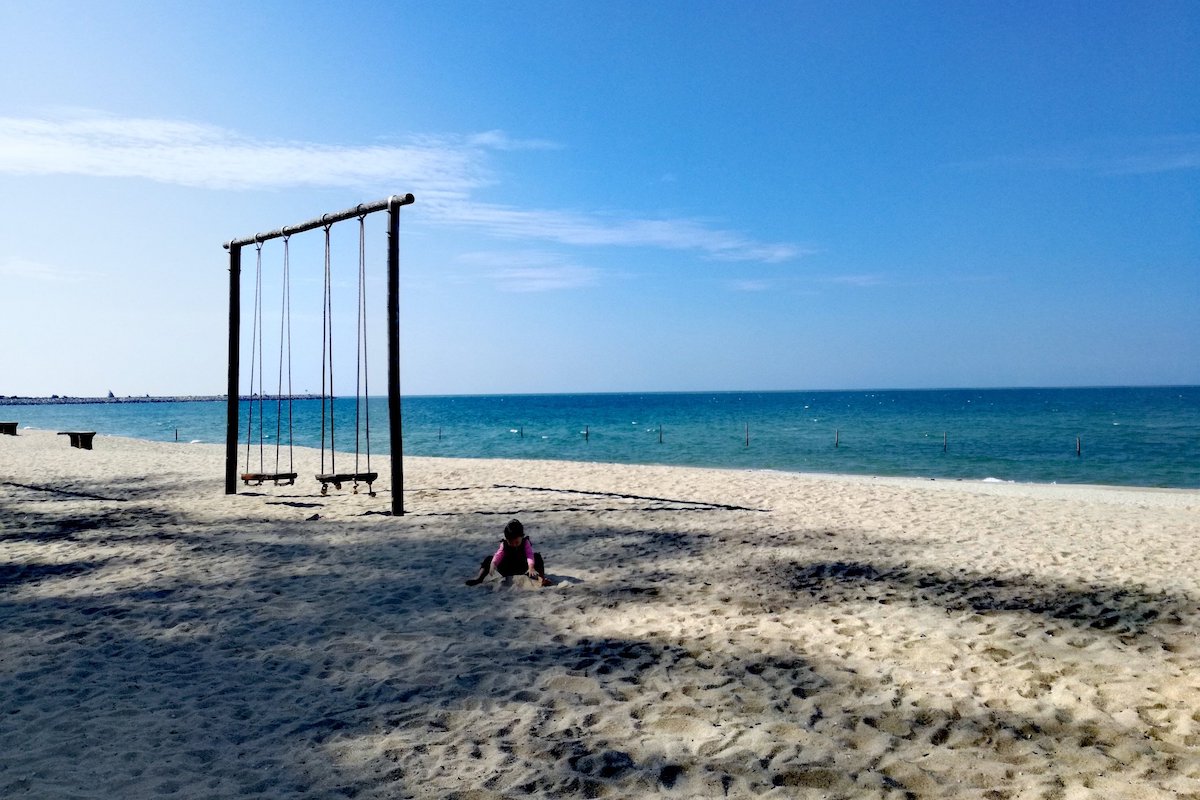 Batu Burok Beach (Pantai Batu Burok)