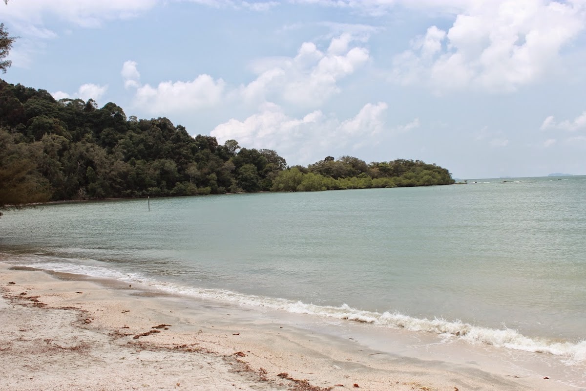 Gorek Bay (Teluk Gorek)