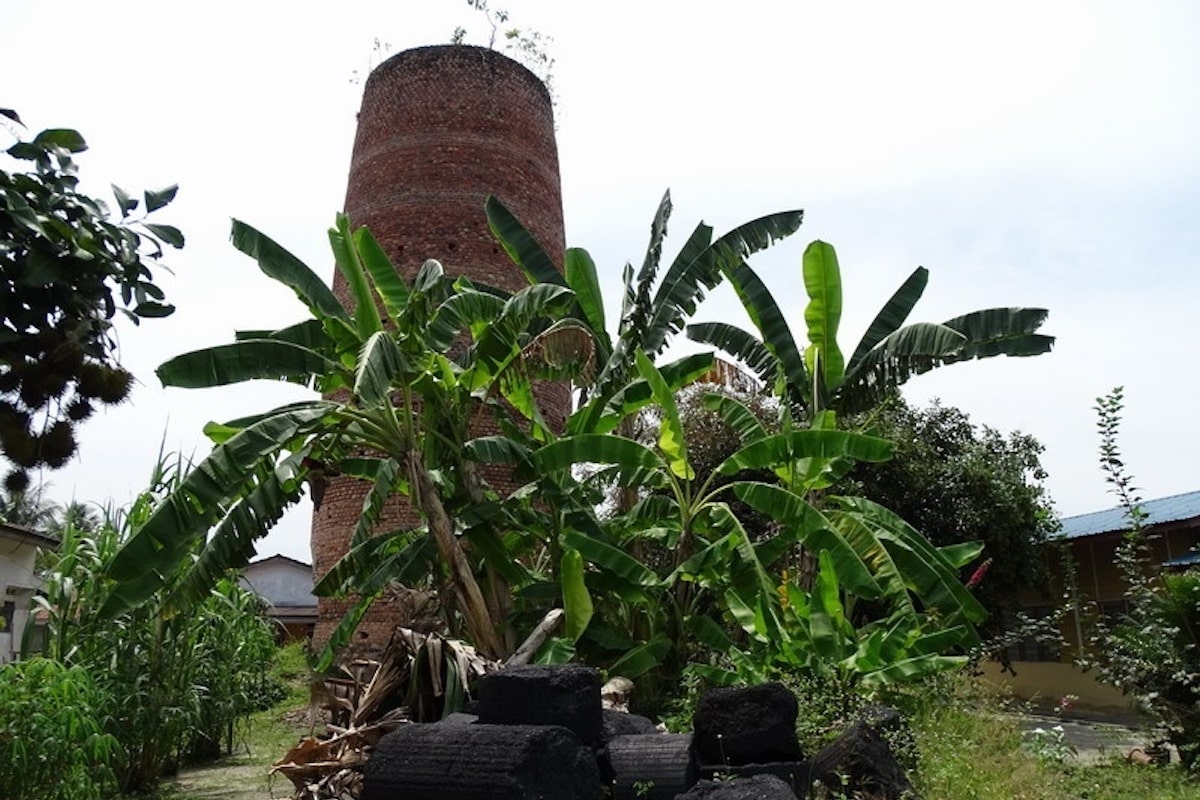 Cerobong Kilang Karbida Jepun