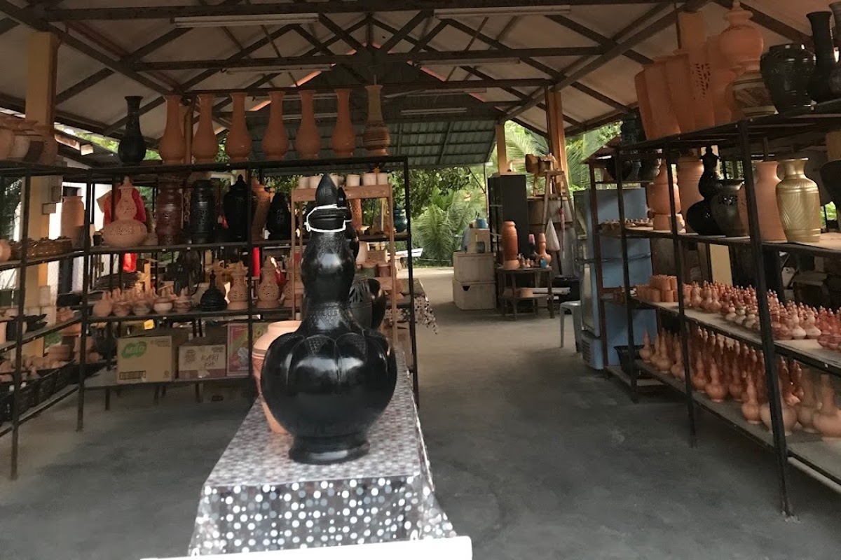 Labu Sayong Craft Centre