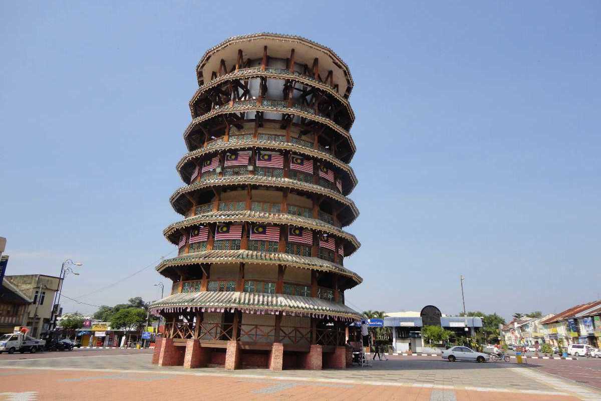 Leaning Tower, Teluk Intan