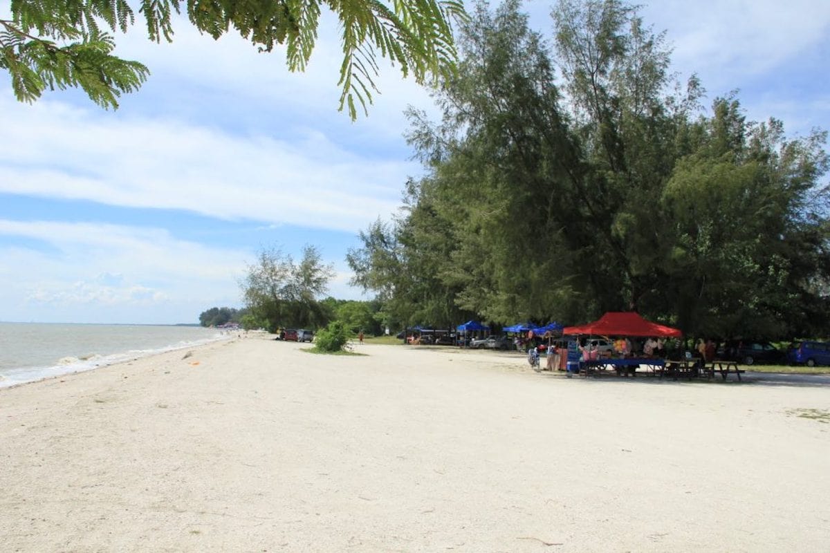 Remis Beach (Pantai Remis)