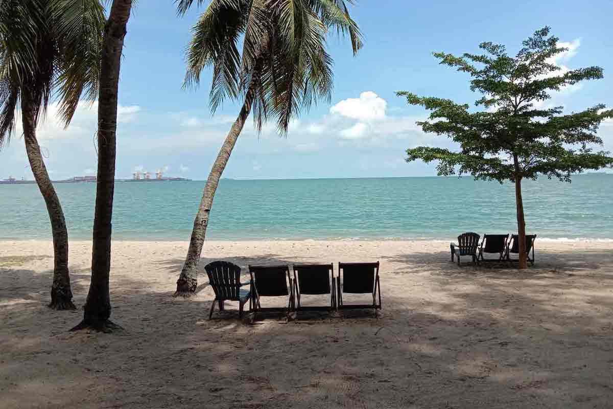 Teluk Batik Beach (Pantai Teluk Batik)