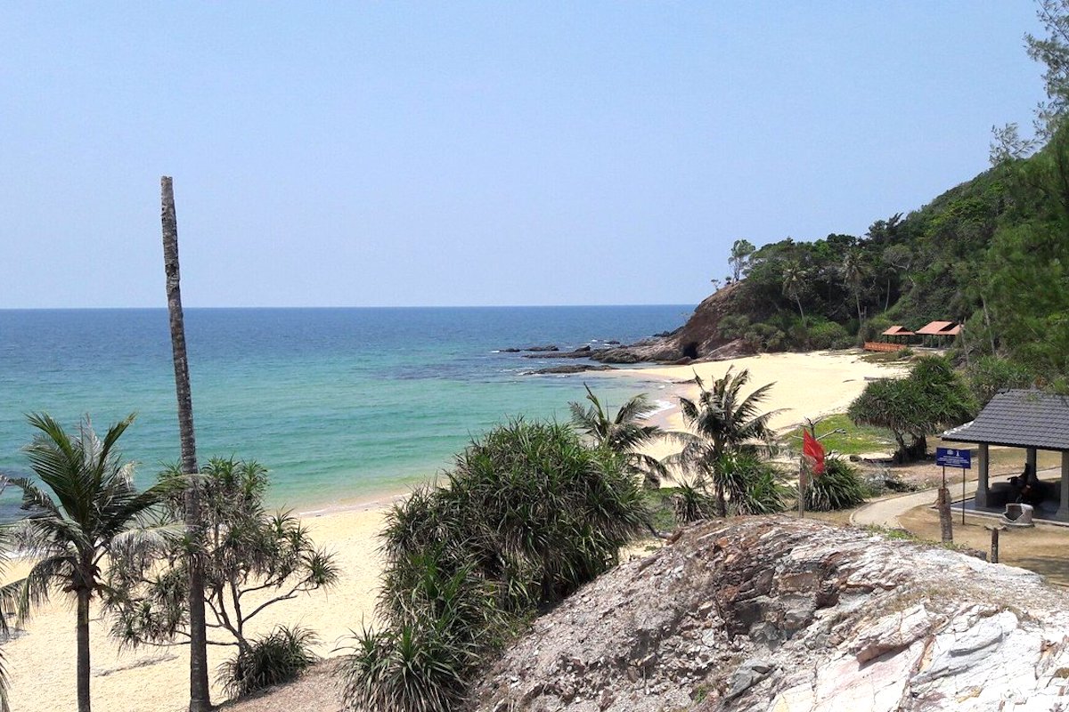 Teluk Bidara Beach (Pantai Teluk Bidara)