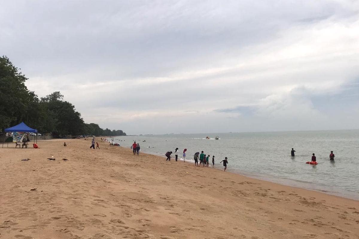 Teluk Gong Beach (Pantai Teluk Gong)