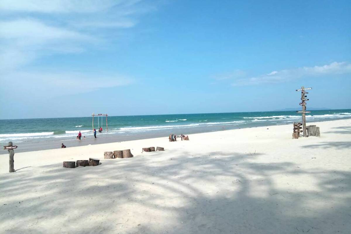 Teluk Ketapang Beach (Pantai Teluk Ketapang)