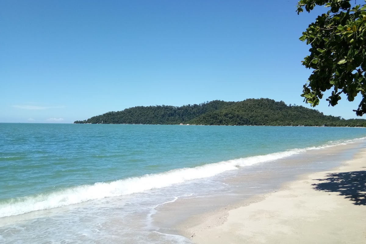 Teluk Senangin Beach (Pantai Teluk Senangin)