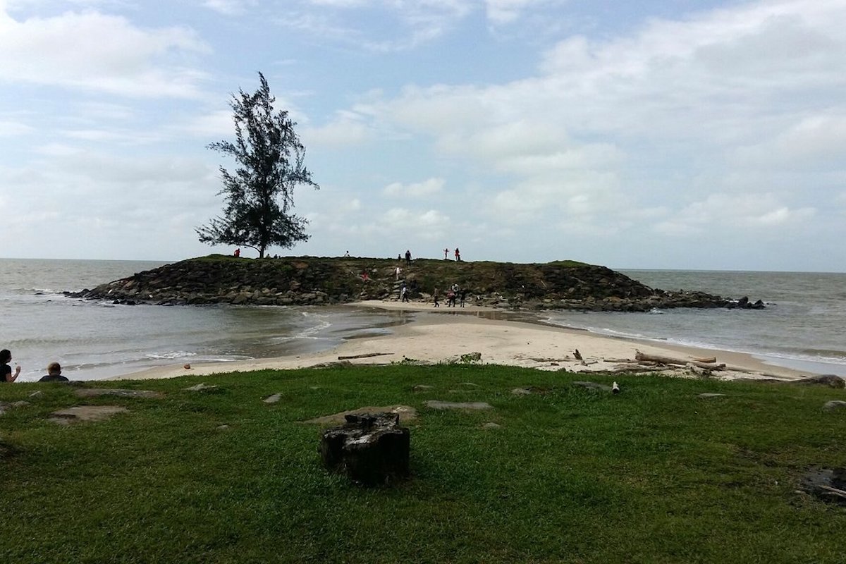 Temasya Tanjung Batu Beach (Pantai Temasya Tanjung Batu)