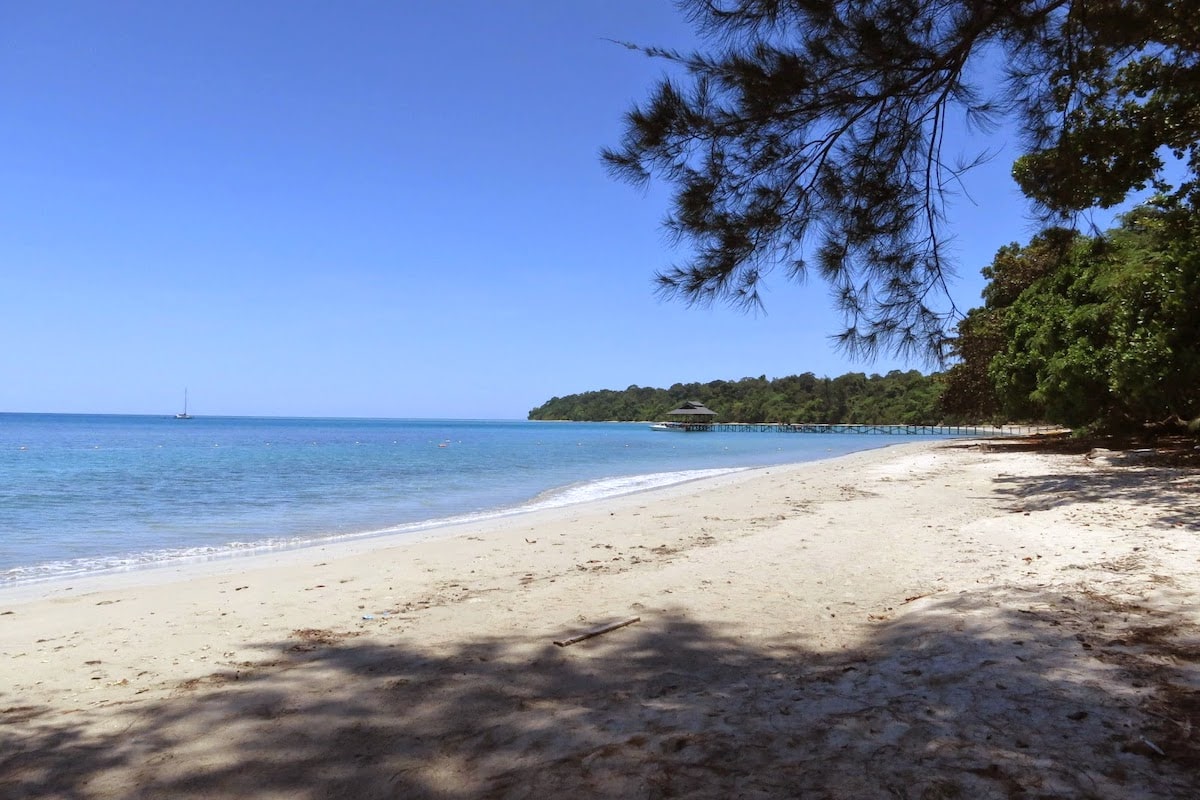 Tiga Island (Pulau Tiga)