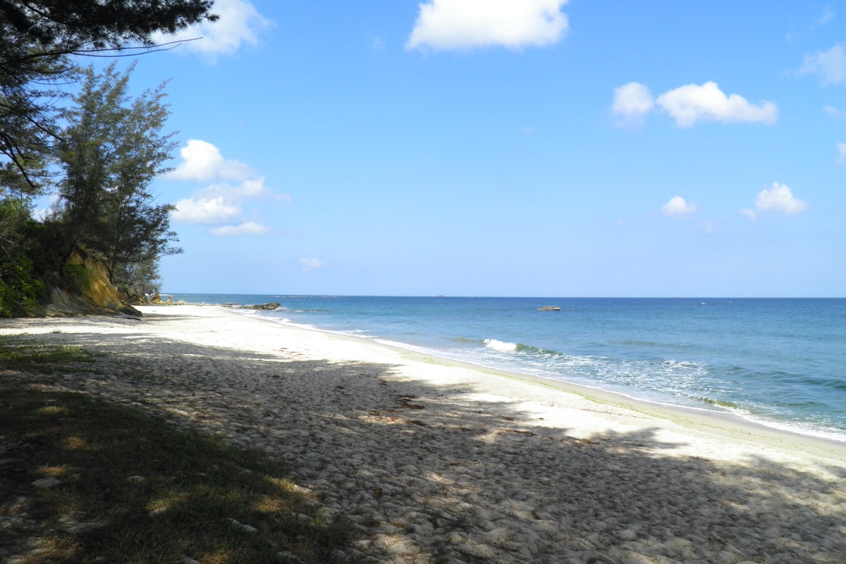 Tindakon Dazang Beach (Pantai Tindakon Dazang)