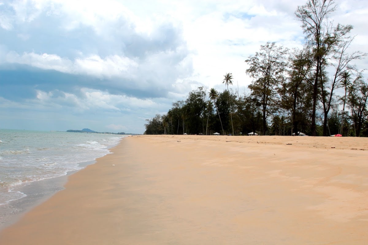 Bisikan Bayu Beach (Pantai Bisikan Bayu)